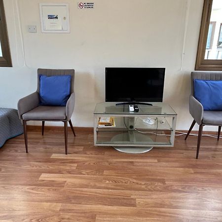 Extremely Comfy Apt With Spacious Private Terrace 10Min Walk To The Beach & In Town Λάρνακα Εξωτερικό φωτογραφία