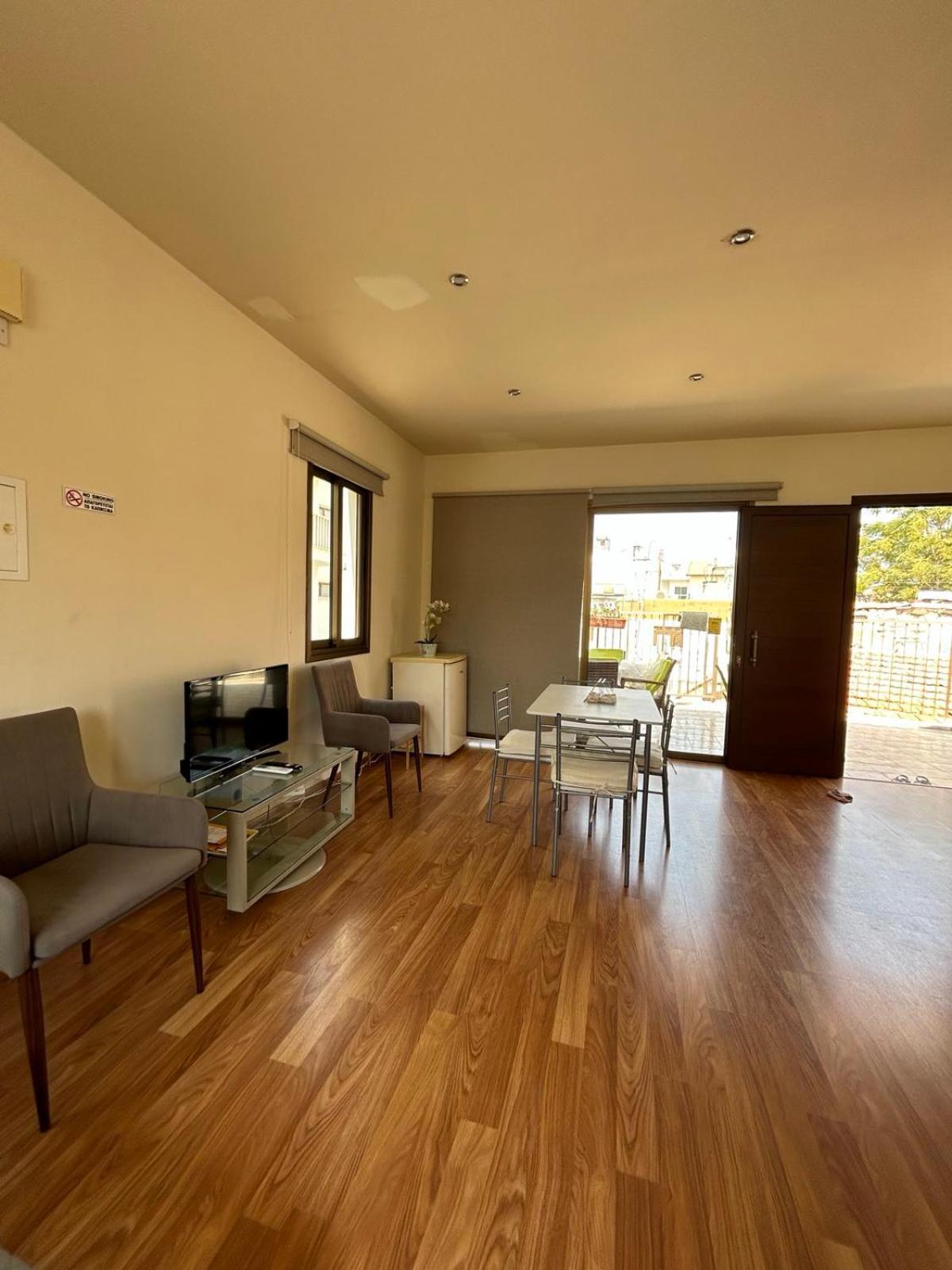 Extremely Comfy Apt With Spacious Private Terrace 10Min Walk To The Beach & In Town Λάρνακα Εξωτερικό φωτογραφία
